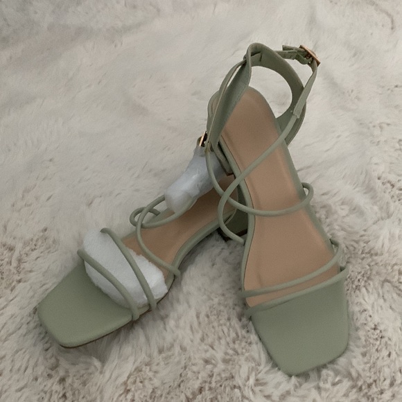 Cute summer sandals - Picture 3 of 3